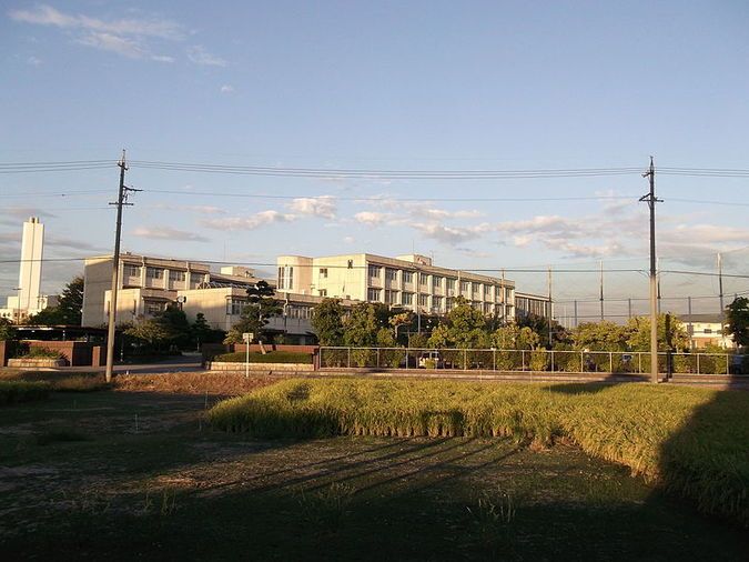 新川高等学校外観画像