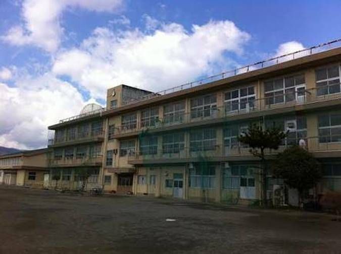 泉中学校外観画像