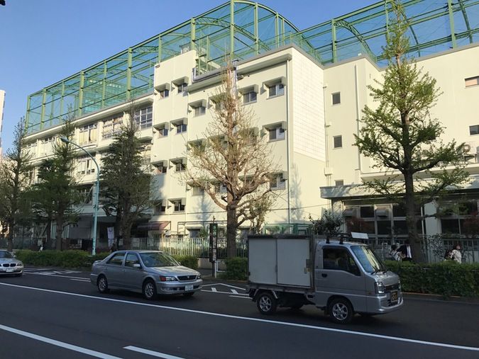 原宿外苑中学校外観画像