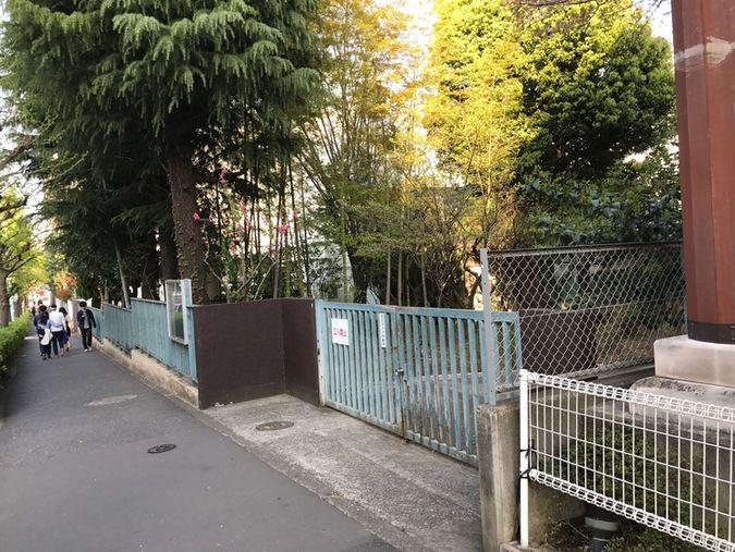 原宿外苑中学校外観画像