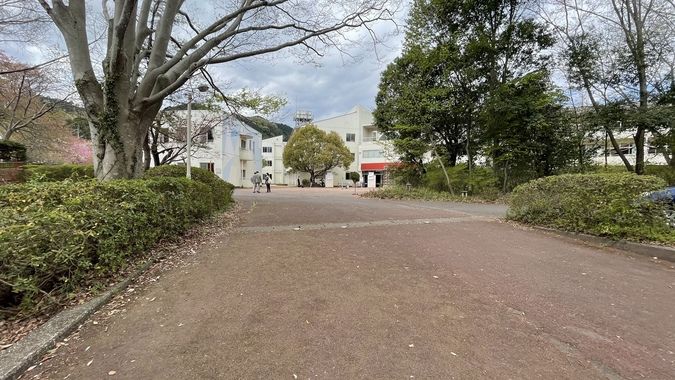 自由の森学園中学校外観画像