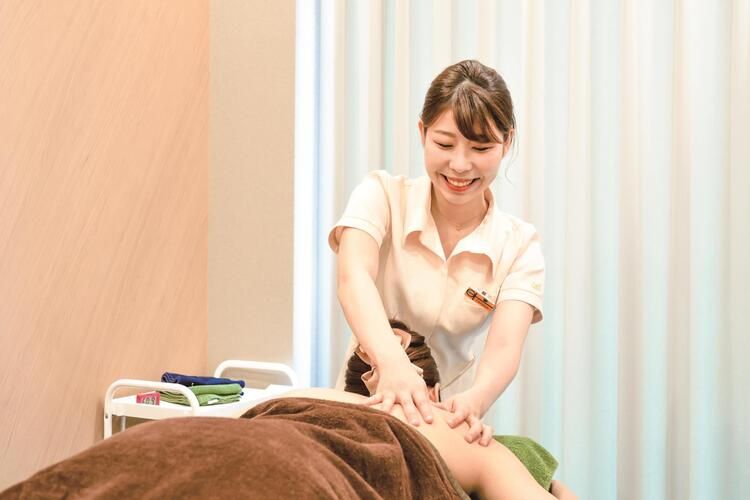 沖縄ビューティー＆ブライダル専門学校画像